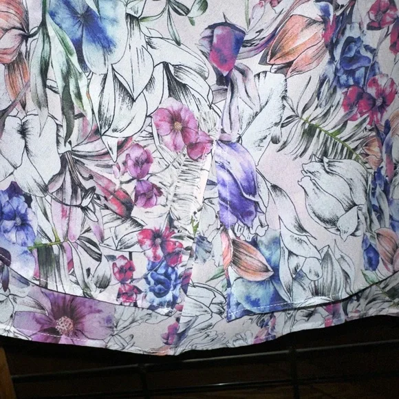 Cute Size 8 Top. MUST BE BUNDLED. (T) - Picture 6 of 7